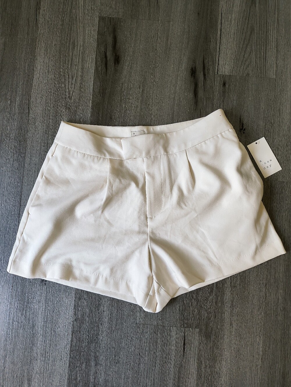 High-Waist Cream Women's Bermuda Shorts - Unbranded